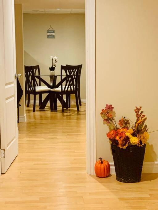 Finished 2 Bedroom Apartment In An Upscale Area Of Ajax Esterno foto