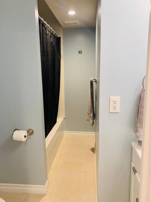 Finished 2 Bedroom Apartment In An Upscale Area Of Ajax Esterno foto