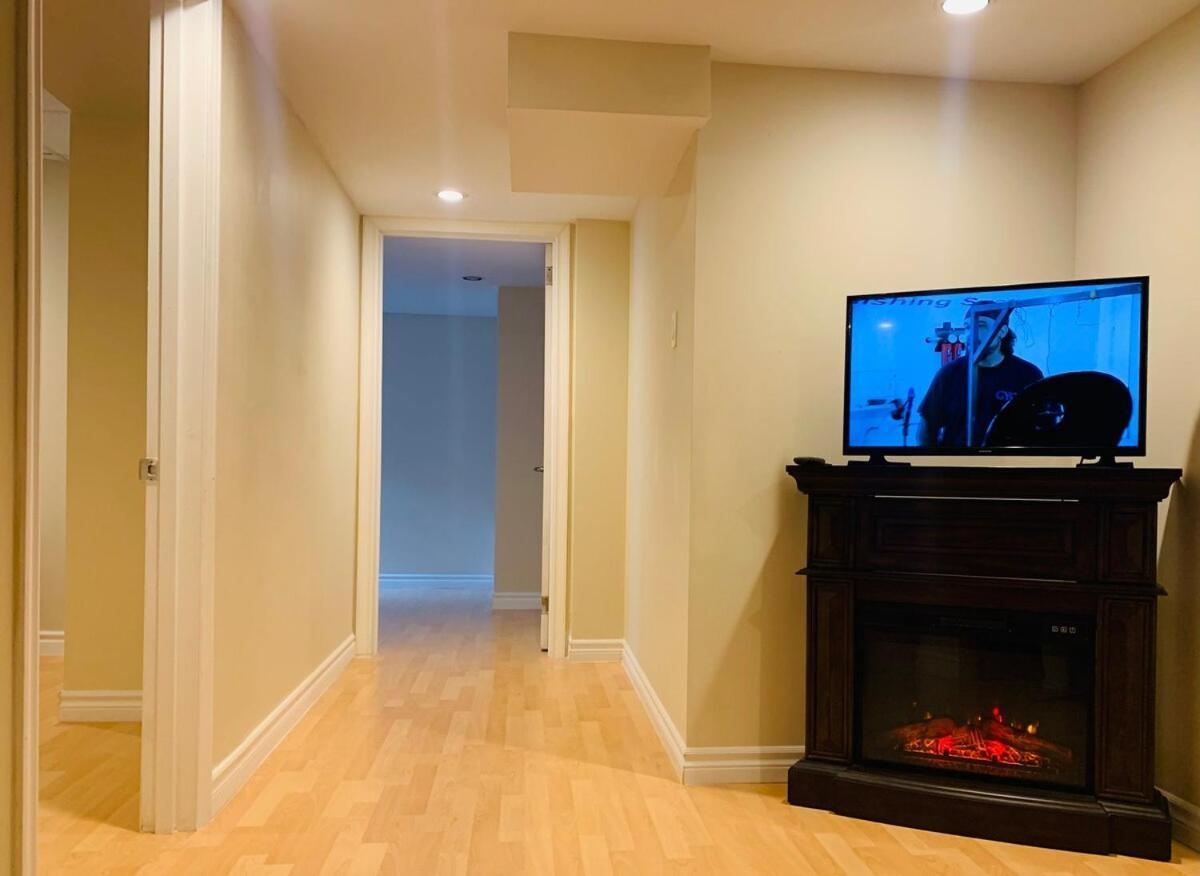 Finished 2 Bedroom Apartment In An Upscale Area Of Ajax Esterno foto