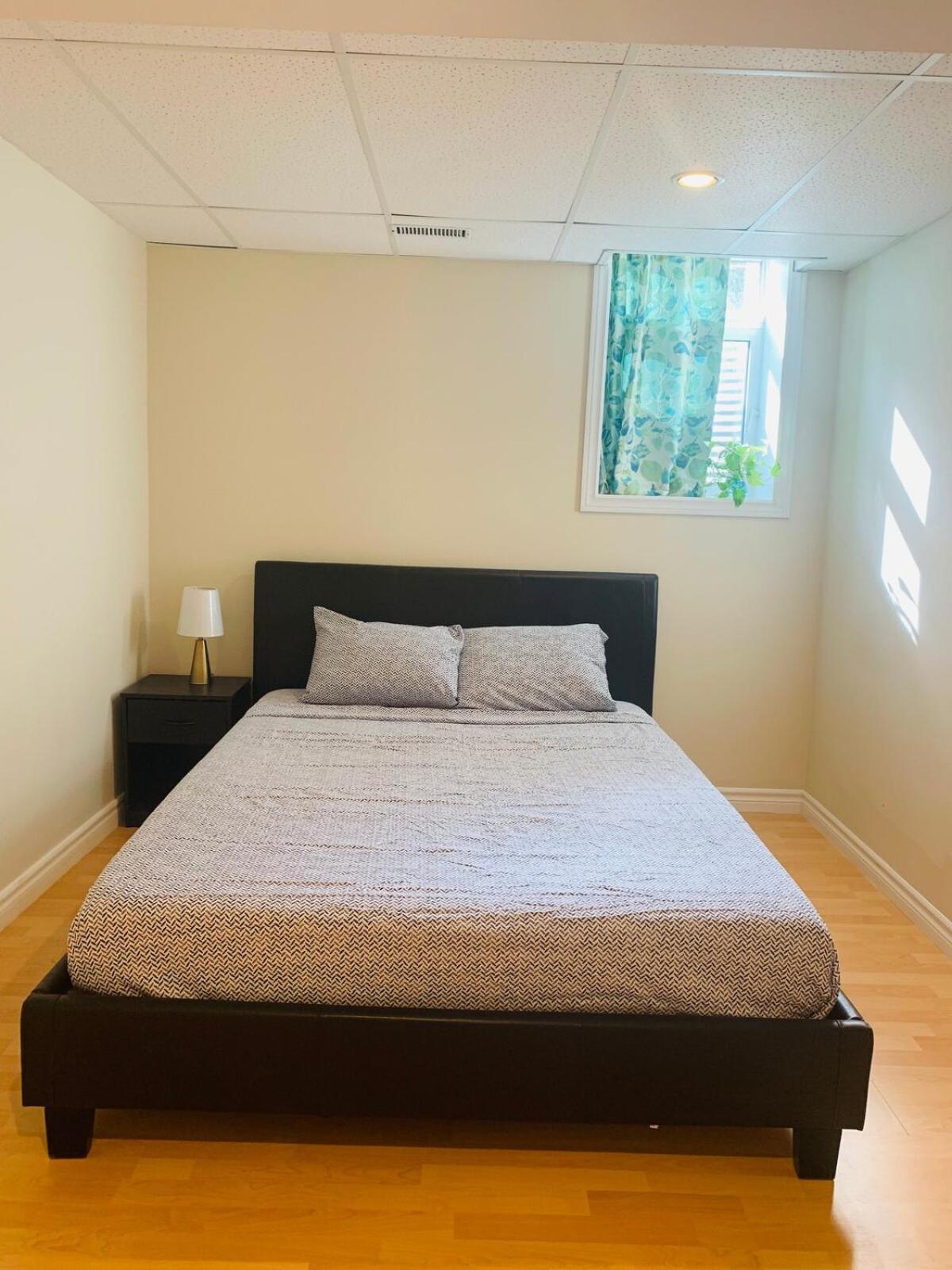 Finished 2 Bedroom Apartment In An Upscale Area Of Ajax Esterno foto